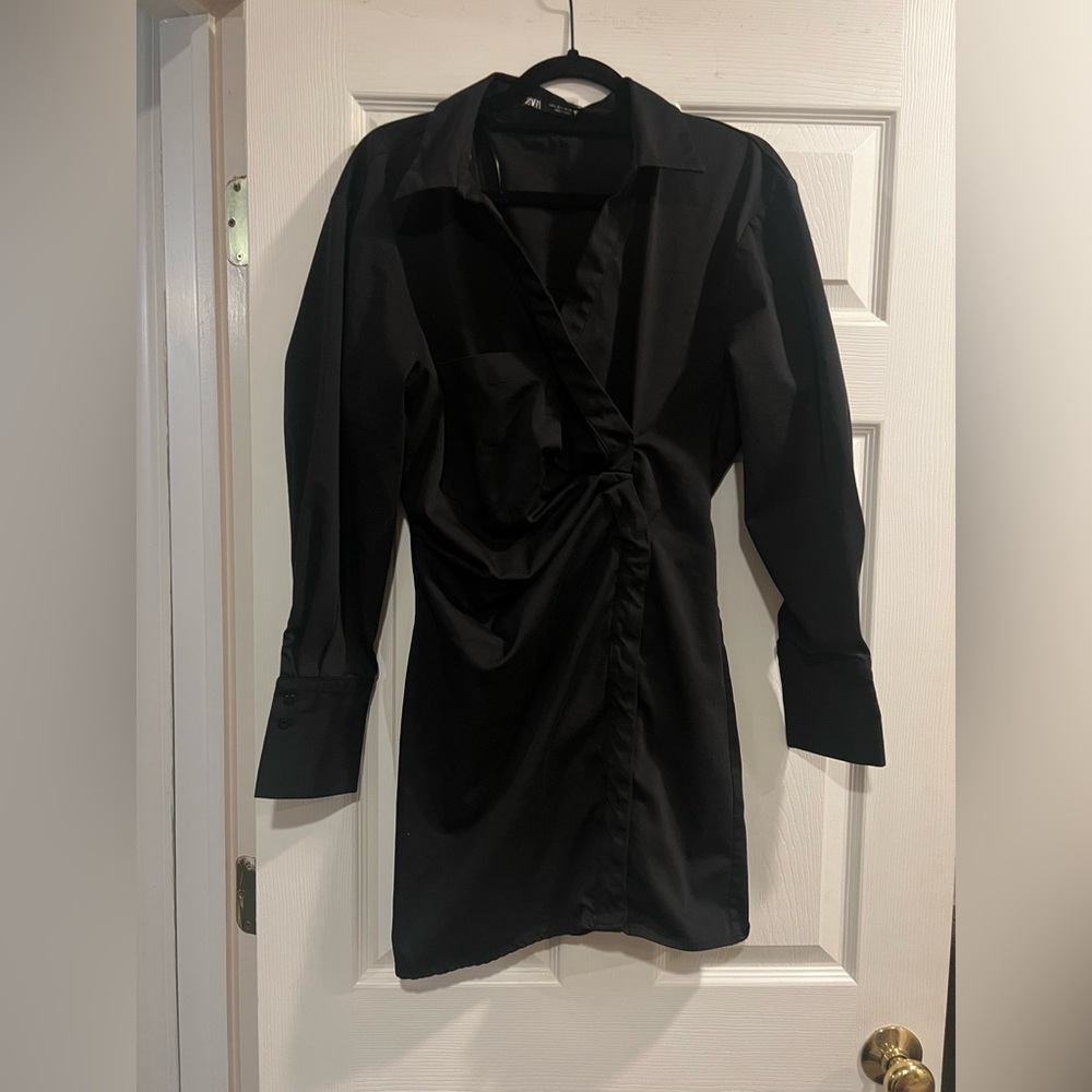 Black collar Zara dress